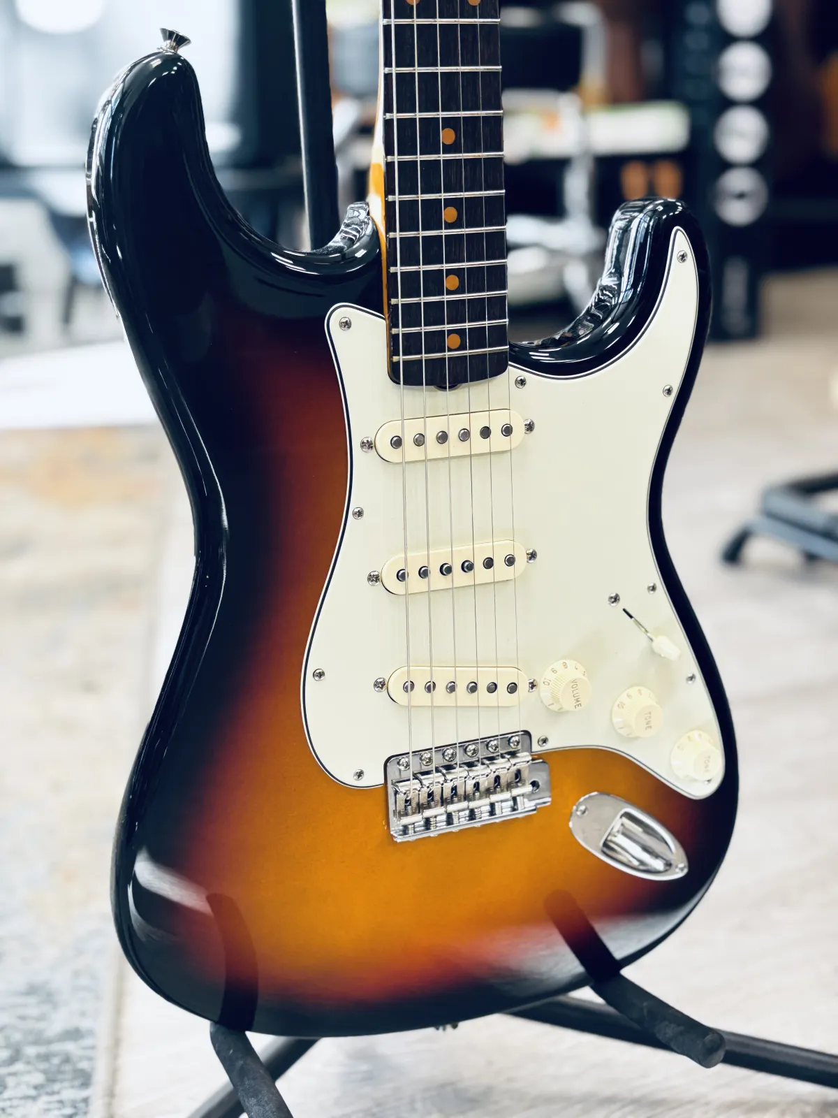 Fender American Vintage II 1961 Stratocaster 3-Color Sunburst 2024 USED