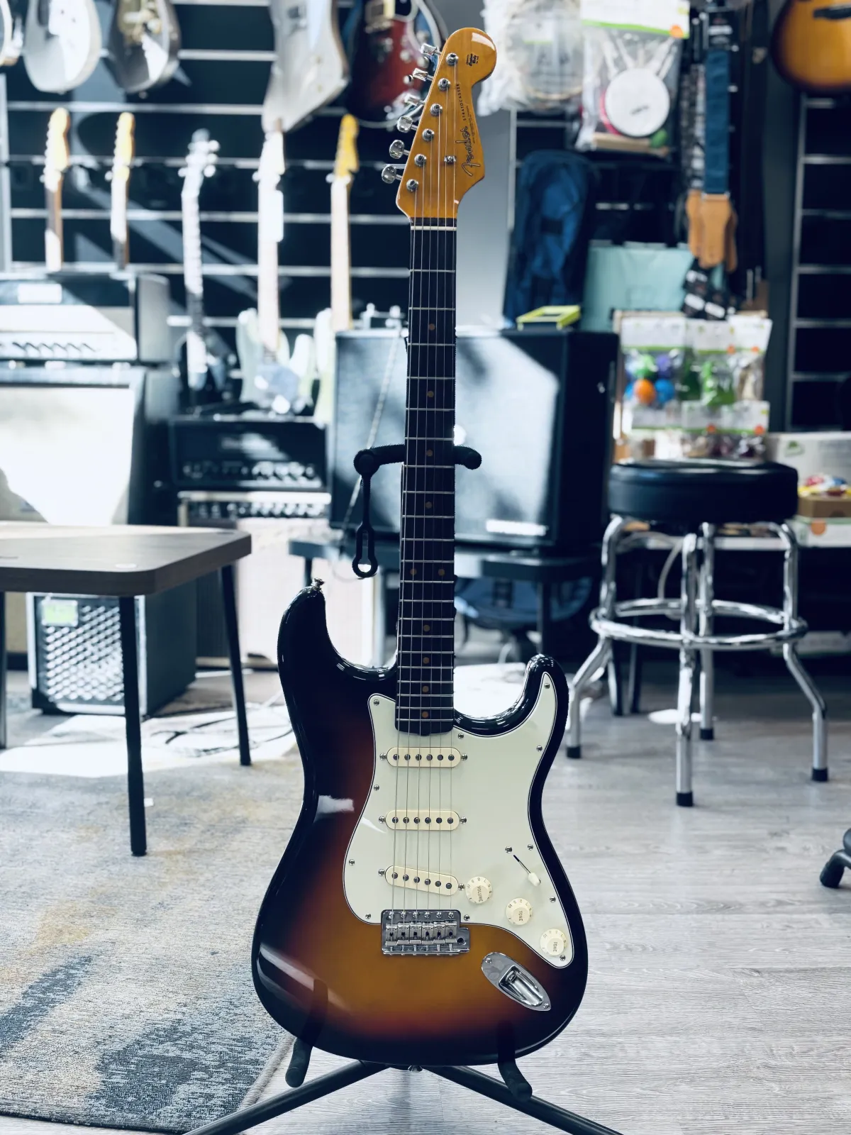 Fender American Vintage II 1961 Stratocaster 3-Color Sunburst 2024 USED
